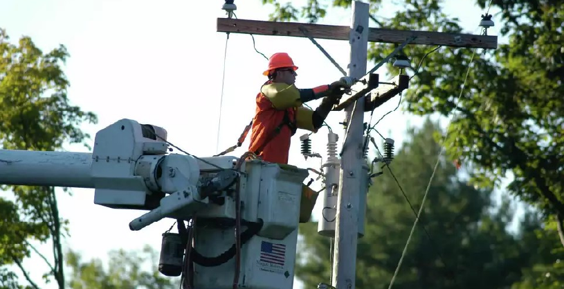 Darren Donohue working power lines